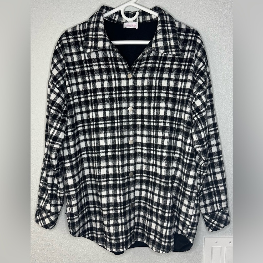 Pink Lily Women’s Black/White Plaid Lined Fringed Back Snap Up Shacket Size S